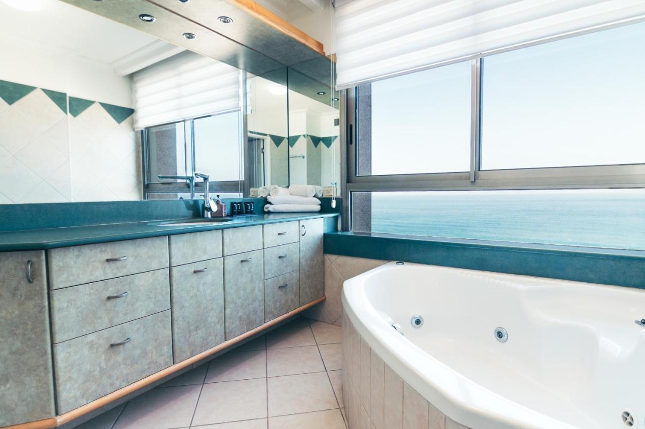 Almog Beach Apt Hotel מלון דירות אלמוג ביץ' ไฮฟา ภายนอก รูปภาพ