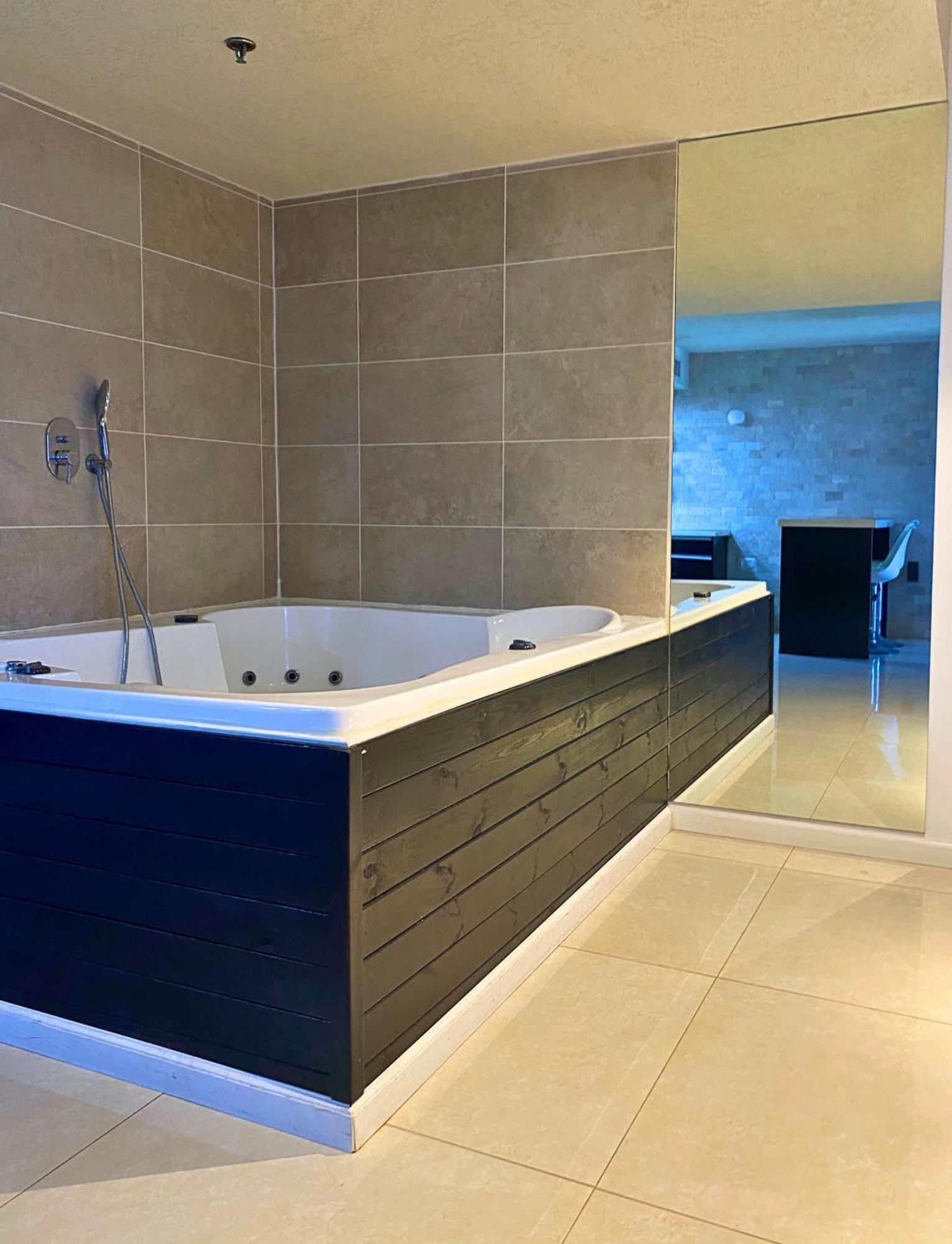 Almog Beach Apt Hotel מלון דירות אלמוג ביץ' ไฮฟา ภายนอก รูปภาพ